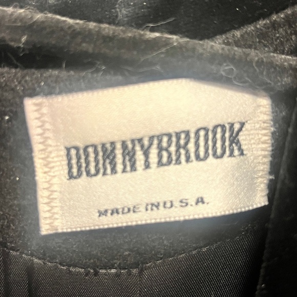 Vintage Black Wool Coat with Velvet Shawl Collar - Union Made - Picture 4 of 7